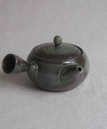 Handmade Japanese teapot. Made in Tokoname, Japan - Isshin 380 mL.