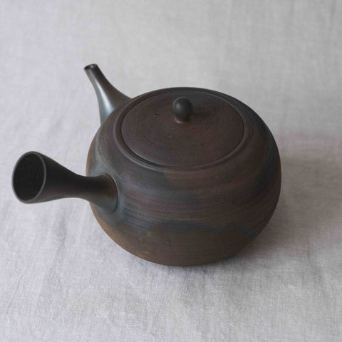 Handmade Japanese teapot. Made in Tokoname, Japan- Gyokko 900 mL