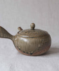 Handmade Japanese teapot. Made in Tokoname, Japan - Isshin 380 mL.